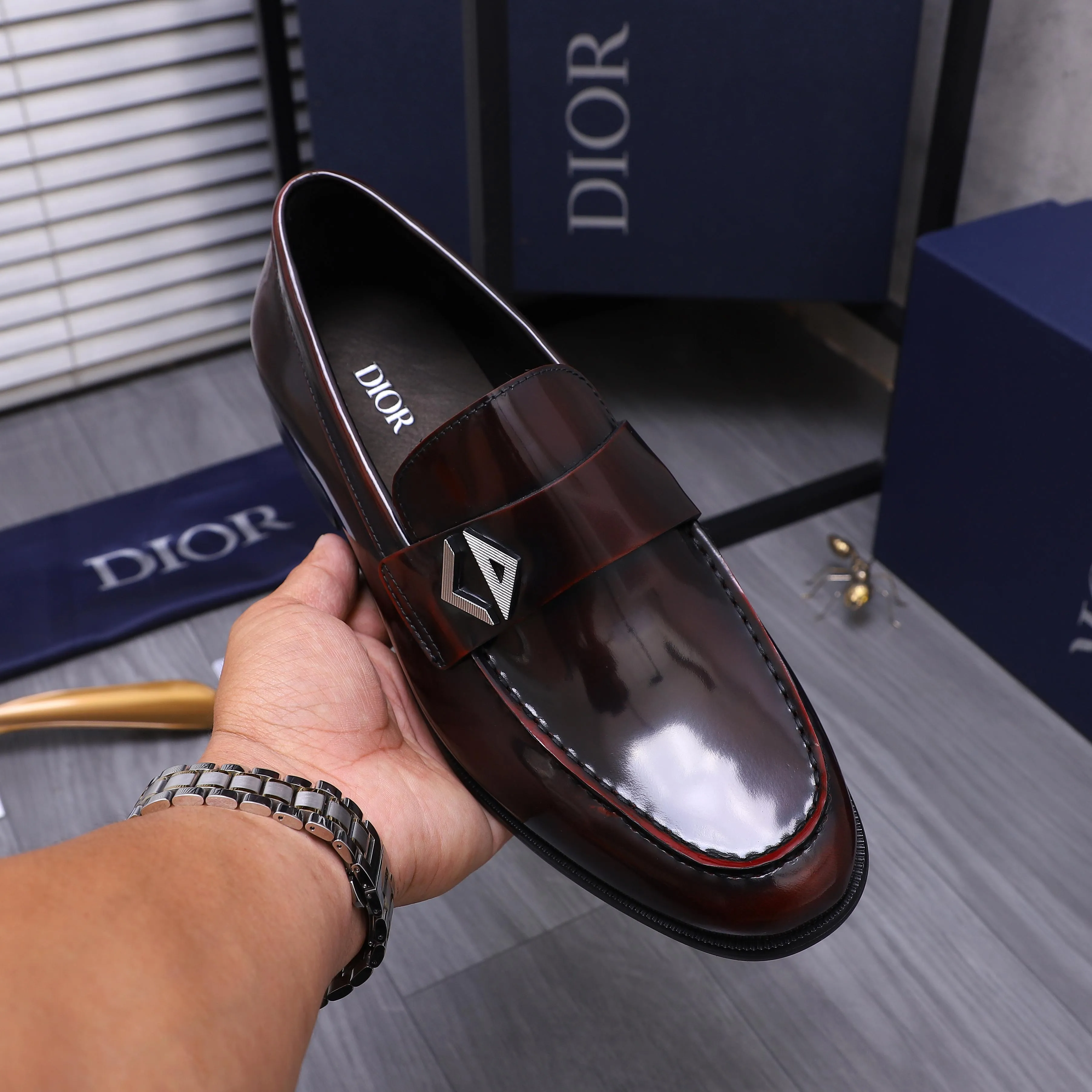 Men's shoes 💰580 Product trademark: Dior "Dior" formal business leather shoes Regular size: 39-45 (45 is custom-made and non-returnable) Product materials: Selected color-brushed pearlescent cowhide upper, cowhide lining, original outsole